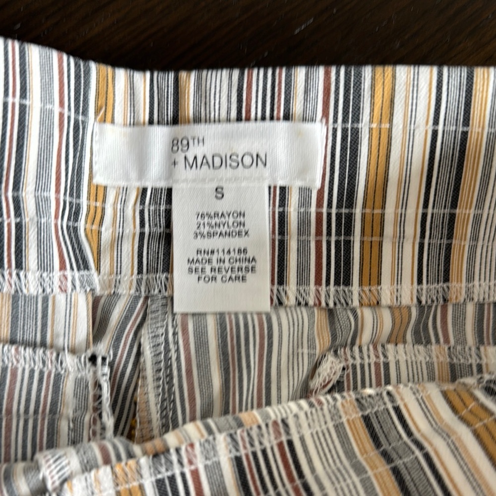 89th & Madison Gray and White Flat Front Shorts - Picture 2 of 4